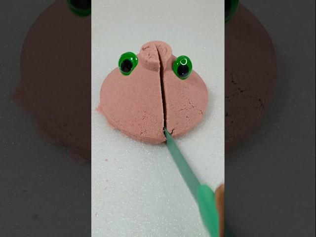 Satisfying kinetic sand cutting ASMR #asmrmagic #kineticsand #odlysatisfying #satisfying #asmr
