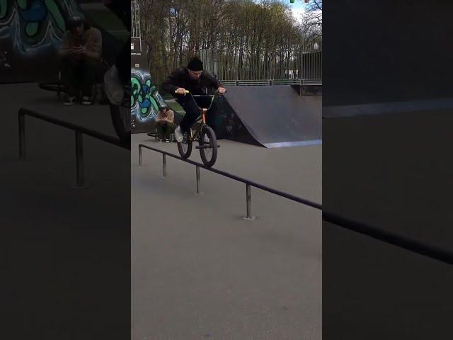 Очень сложный трюк на бмх #shorts #bmx #bmxstreet #бмх #бмхстрит