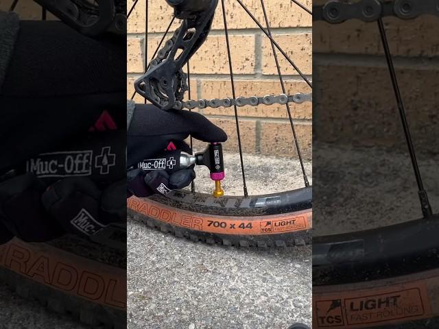 TYRE INFLATE IN SECONDS! Co2 INFLATOR BY #mucoff #mtb #puncture #howto