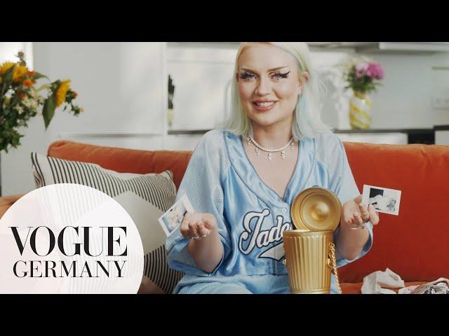 Inside Naomi Jon's Bag | In The Bag | VOGUE Germany