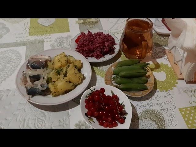 Меню на 3 дня  Овсяное печенье, гречка с курицей, салат с фасолью.