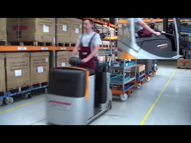 Comparison tugger train VS forklift | FlexQube®