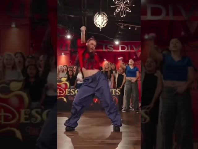 Kylie Cantrall dancing to Red #descendants4  #blowup #subscribe