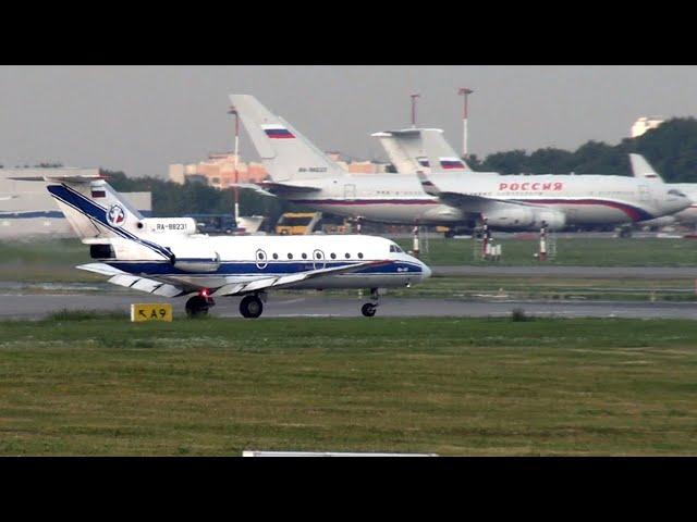 The year is 2022, and he is still flying. 46-year-old Yak-40 flies to Vologda