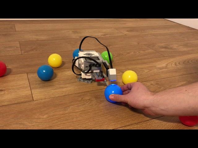 After selecting the color, the robot hits the ball. Lego Mindstorms EV3