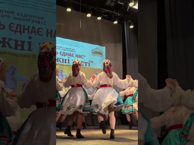 ЕСКАДА  на фестивалі  "ТАНЕЦЬ ЄДНАЄ НАС"  -  Закарпатський (лемківський) дівочий танець КАРІЧКА 02