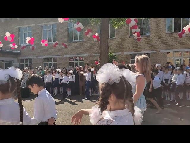 Вальс 107 школы с учителями четвёртых классов