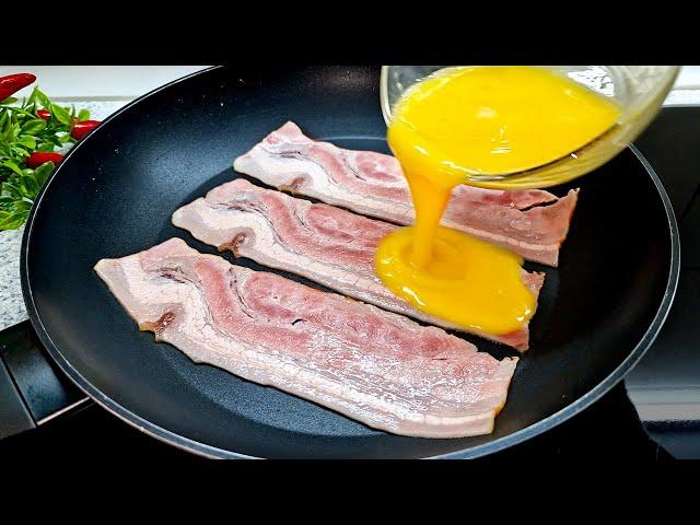 Just pour the egg on the bacon and the result will be amazing! Recipe in 5 minutes.