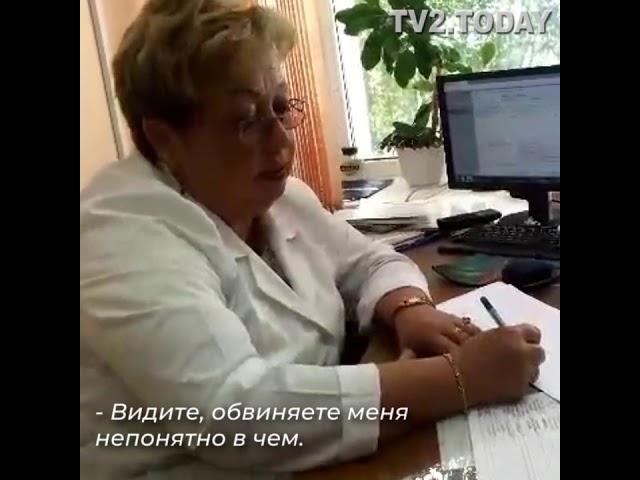 Отстраненный от работы врач из села Александровское  общается с психиатором