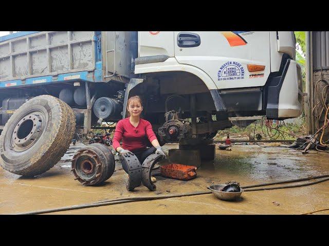 Mechanic girl restores broken front brake system for 8 ton truck