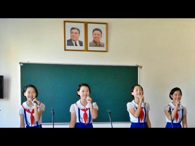 One of The Best Song From North Korea - Train to the Front Line 전선행렬차 Performed by Ryulgok Students