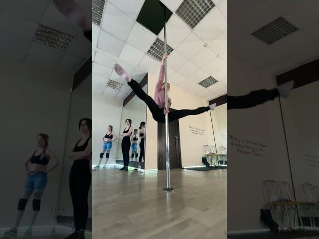 Инструктор по exotic pole dance Анна в студии танца Queens, Минск