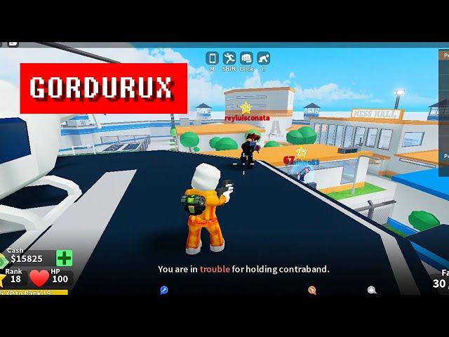 Slenderman steals Police chopper and scapes from jail with criminals on Roblox Mad City