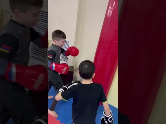 Дал у ухо другу #boxing