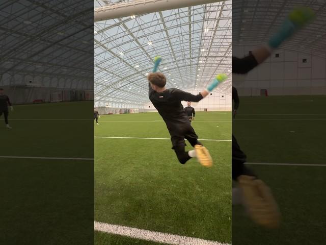 Working hard through the week  #goalkeeper #gk #skills #football #soccer #futbol