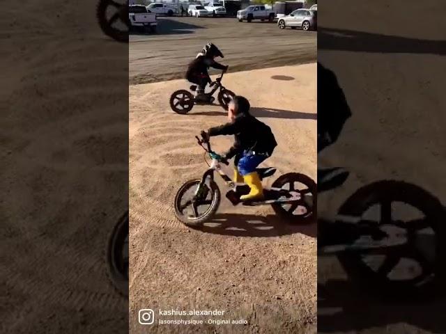 These Kids Can’t Resist Stunting Their E-Bikes #bikelife #shorts