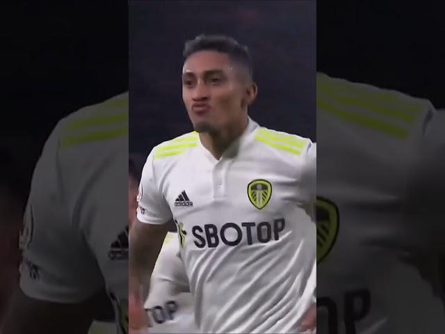 Raphinha dancing with Chelsea Fans ️