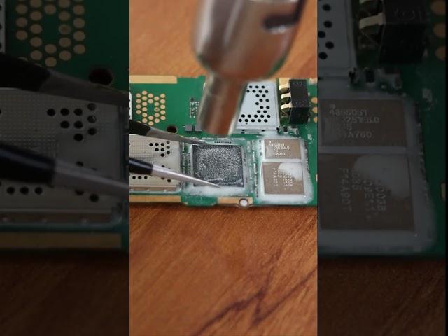 Desoldering an IC chip from motherboard of a phone #diy #electronic #trending #gadgets  #electronic