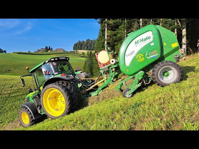 John Deere 6130R mit McHale F5600 | Rundballen pressen | Röthlisberger Otzenberg