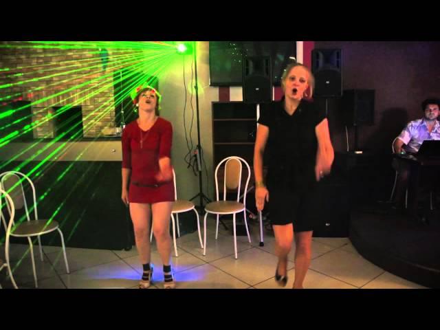 Вот как надо зажигать ! Russian girls dance !