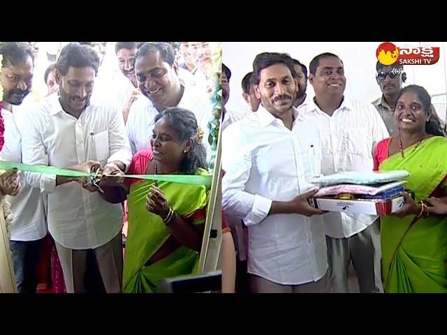 Jagananna Colony House Warming Ceremony | CM Jagan Visiting Beneficiaries Houses | @SakshiTVLIVE