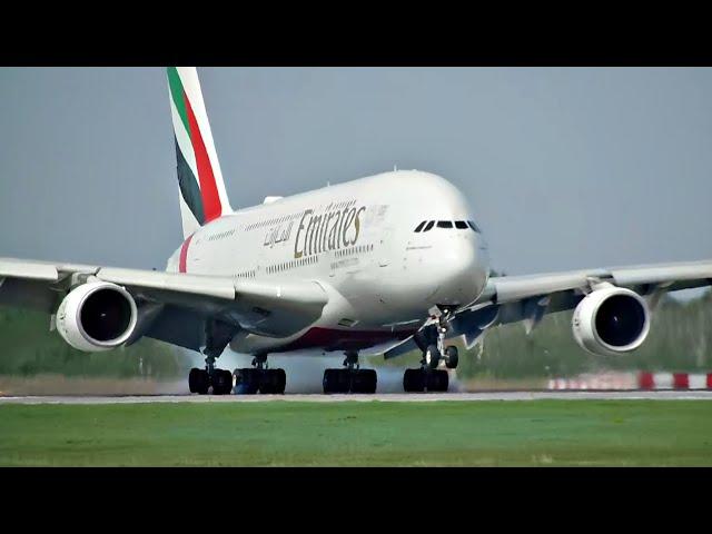 Слонище прямо. Гигант А380 Emirates посадка и взлет с коротким разбегом. Аэропорт Домодедово.