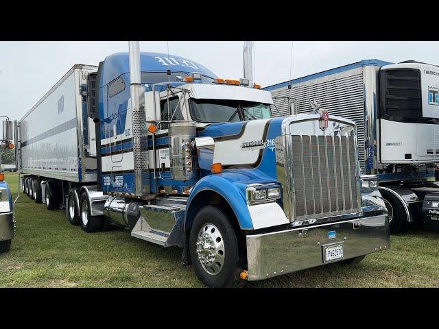 Impossible to Ignore ! 2016 Kenworth W900 B