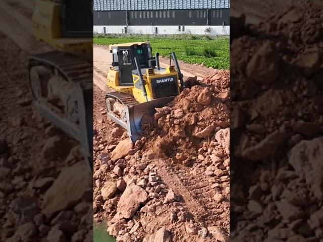 #5 OMG!!! The driver of a Shantui DH17B2 XL dozer nearly succeeded in pushing the ground to connect