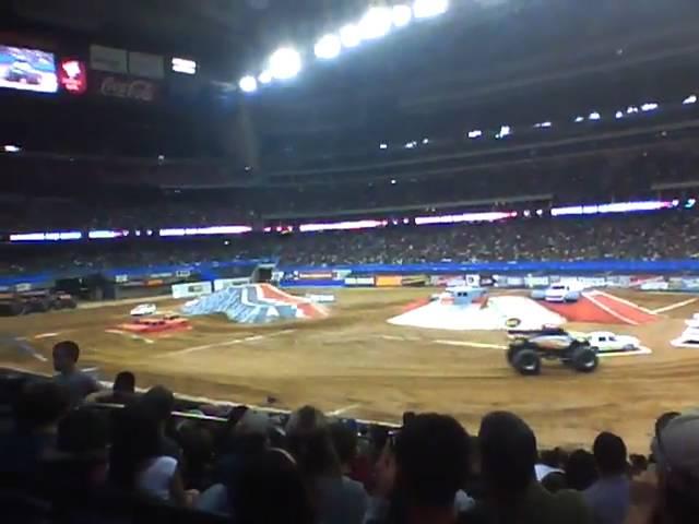 grave digger vs. king krunch