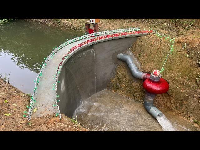 Construction of curved hydroelectric dam with Francis turbine