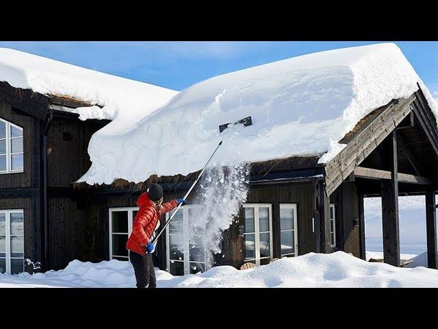 Best Roof Snow Removal Tool Removal In Japan ! Snow Sliding Off The Roof - A Roof Avalanche