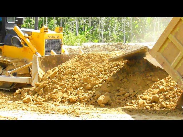 The World's Most Powerful Operator While Driving a Shantui SD 16 E Bulldozer