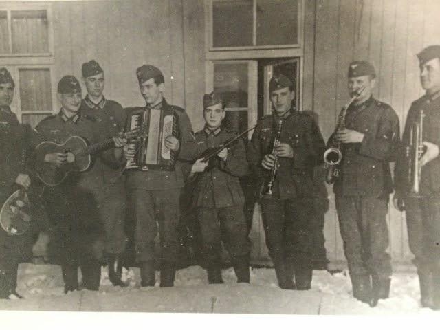 Amateur-Tanzorchester von Wehrmachtssoldaten spielt Hollywood, Foxtrot, c. 1941