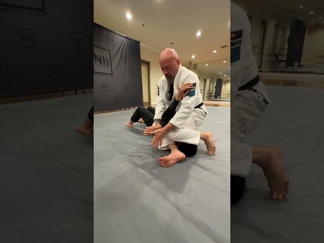 HIGH MOUNT ARMBAR! #bjj #jiujitsu #grappling #martialarts #bjjblackbelt #brazilianjiujitsu