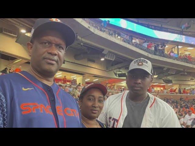 Astros' Yordan Alvarez's parents watched him play in-person in playoffs for first time, mom brought