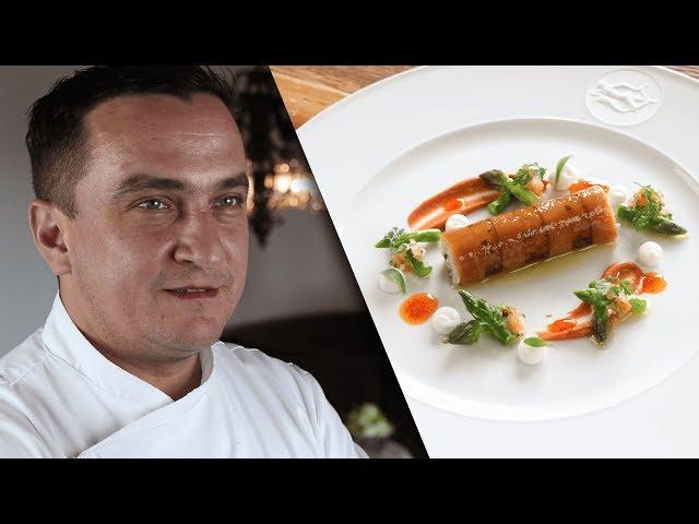 Signature Dish von TORSTEN MICHEL: "Gezupftes Königskrabbenfleisch mit Krustentiergelee"