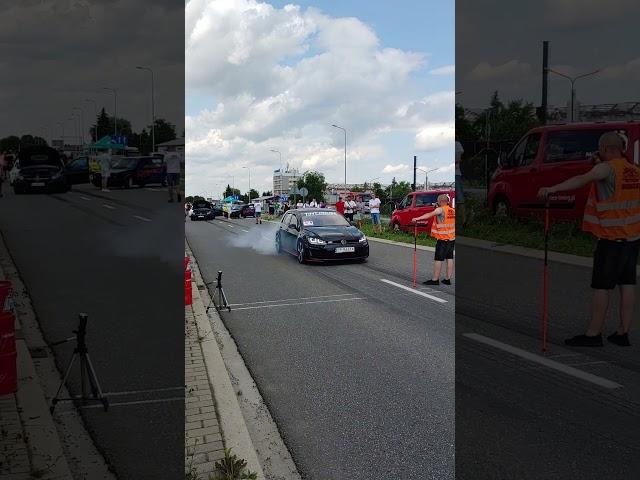 That's how you warm up tires on a front-wheel drive car - Drag Race Przemyśl