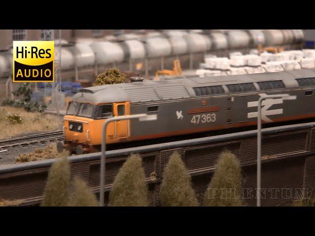 British railway modelling and excellently weathered trains on Farkham’s model railroad layout