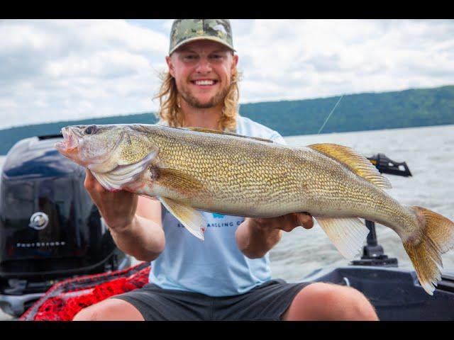 Trolling the MISSISSIPPI RIVER for oversized Summer Walleyes!