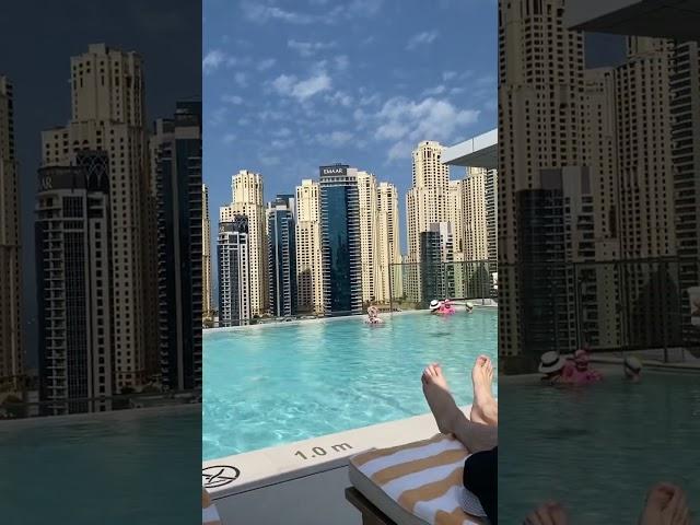 Дубай Марина #chill #swimmingpool #dubai #dubaimarina