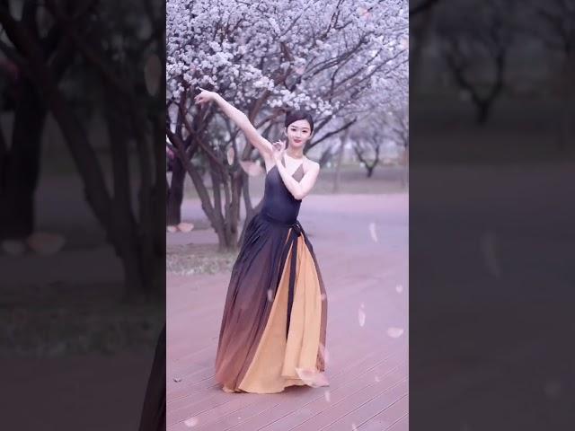 花开花落自有时 #古典舞 #飞花