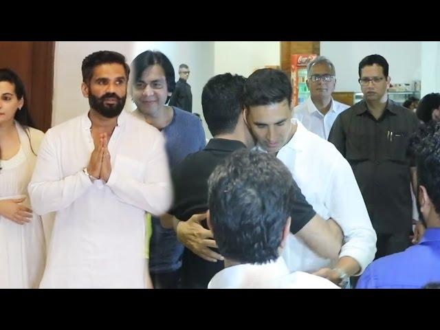 Akshay Kumar At Suniel Shetty's Father Veerapa Shetty's Prayer Meet