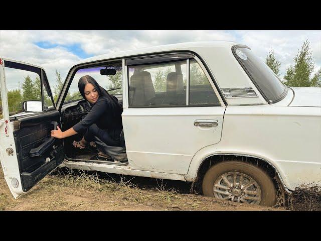 CAR STUCK || Stuck in a puddle and pushing a stuck car in high heels