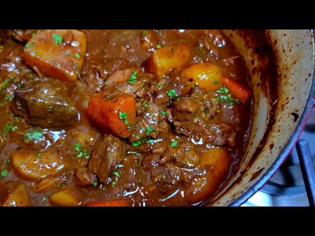 BEEF STEW is the perfect comfort food that taste even better the next day | One Pot Beef Stew Recipe