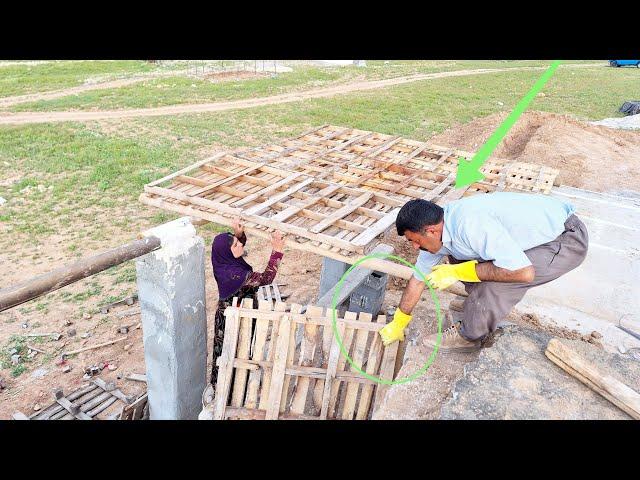 Preventing water penetration: throwing wooden pallets on the porch roof