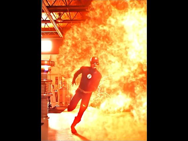 The Flash outruns an explosion #theflash