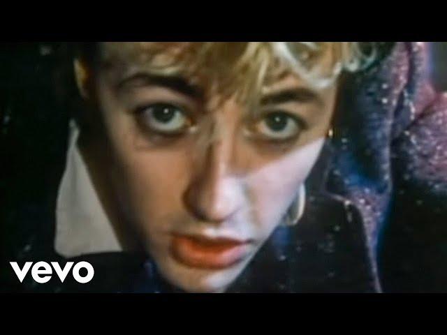 Stray Cats - Stray Cat Strut (Official Music Video)