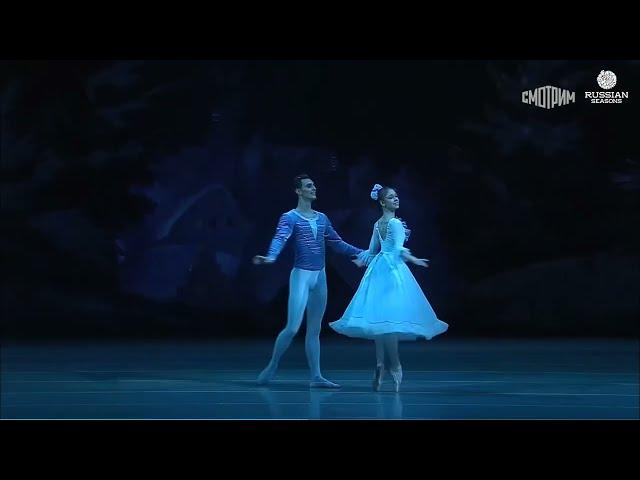 Vaganova Nutcracker 2021 - Masha and the Nutcracker's Adagio (Maria Koshkaryova, Mikhail Barkidjija)