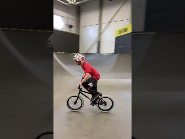 МОЙ ПЕРВЫЙ ДЕНЬ НА BMX В ПАРКЕ 