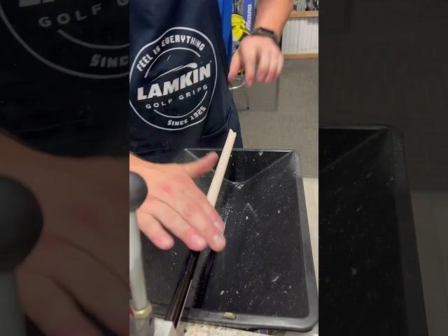 Replacing a JumboMax with a @golfpridegrips midsize MCC+4 grip #asmr #regripping #clubrepair